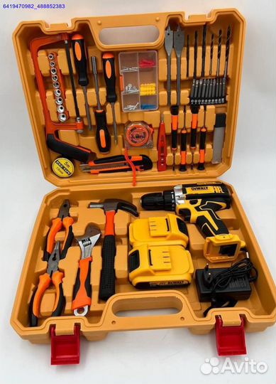 Шуруповерт DeWalt с набором инструментов