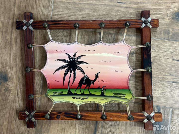 Картина на верблюжьей коже,выполненная красками