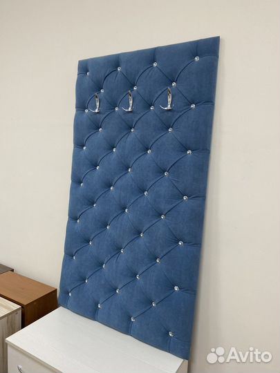 Вешалка мягкая в прихожую со стразами