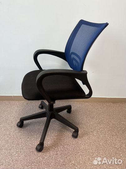 Компьютерное кресло бу стул офисный черный и синий
