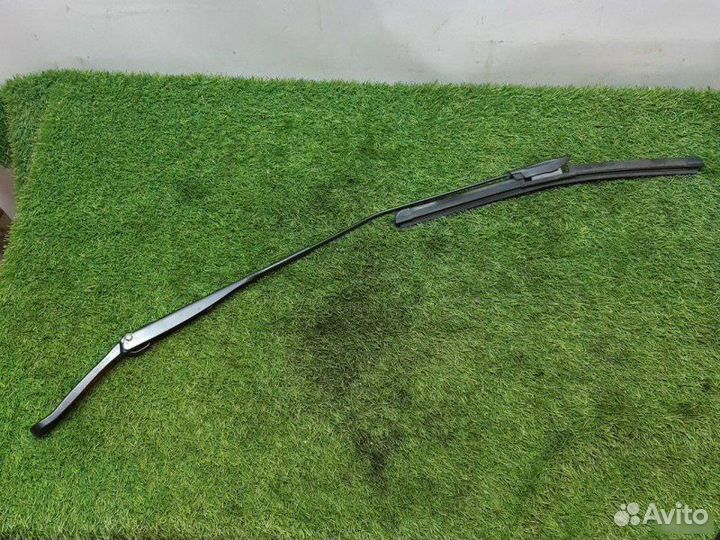 Поводок стеклоочистителя передний правый Renault