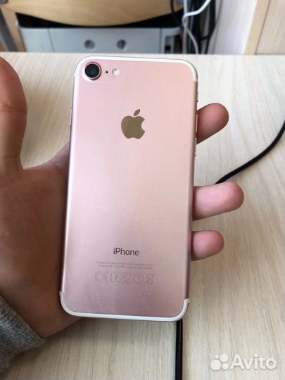 Телефон iPhone 7