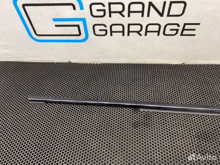 Молдинг стекла задний левый Mercedes-Benz E-Class