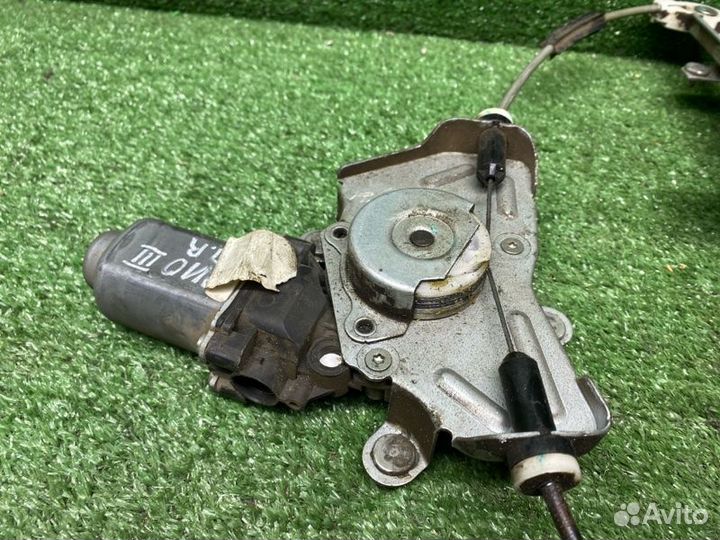 Стеклоподьемник передний правый Kia Rio 3