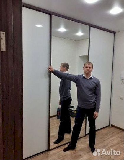 Зеркальный шкаф