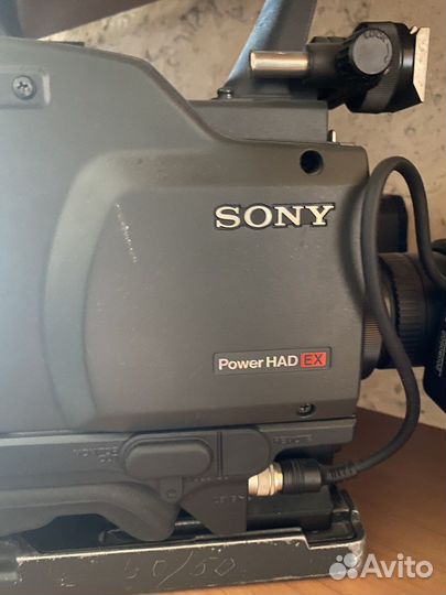 Профессиональная видеокамера sony