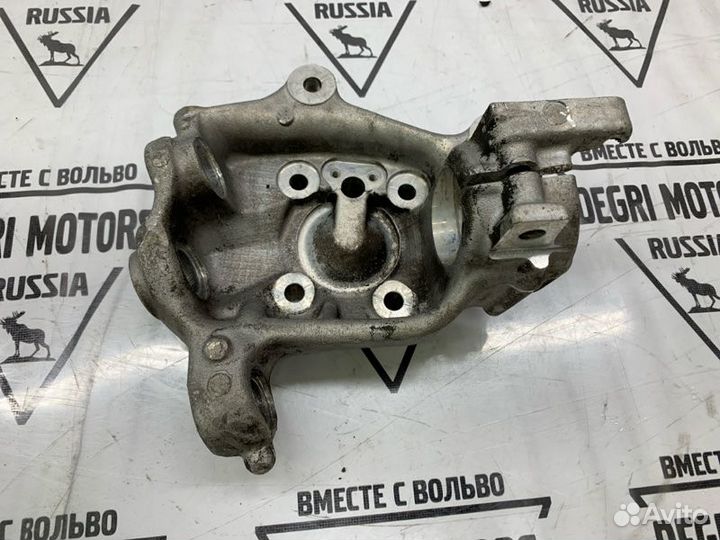 Кулак передний левый BMW 5 E39 95- 31211092853