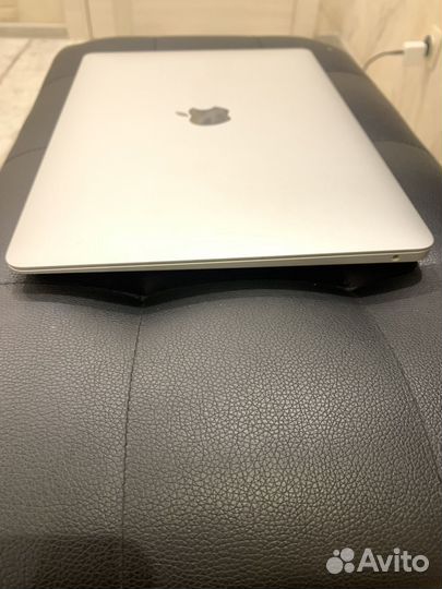 Apple macbook air 2020 M1