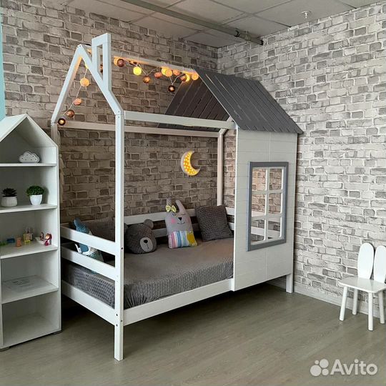 Детская подростковая кровать домик