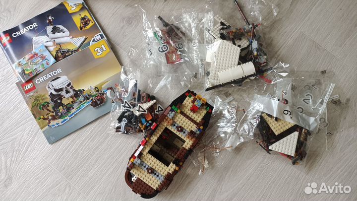 Lego Creator 31109 Пиратский корабль 3 в 1