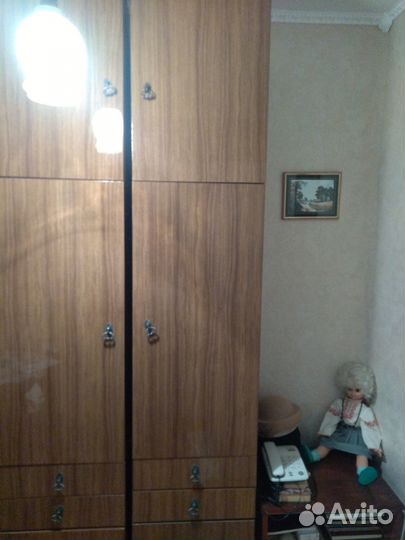 Мебельный шкаф