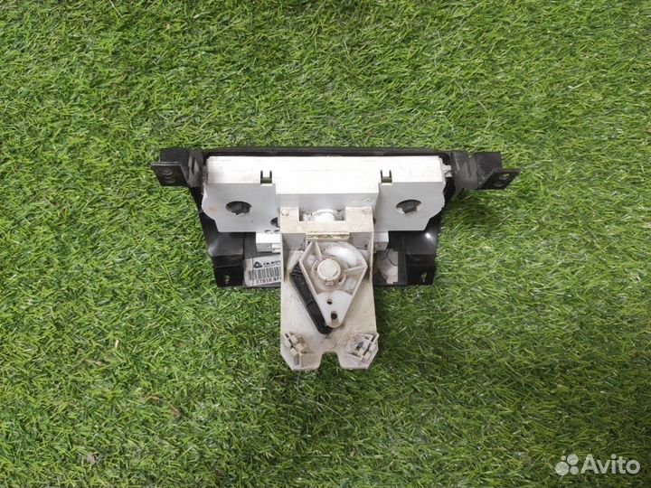 Блок управления климатической установкой Nissan