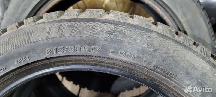 Bridgestone Blizzak Spike-01 215/50 R17 91