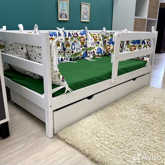 Кроватка для малыша из натурального дерева софа с