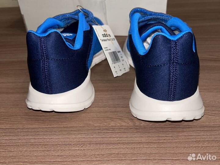 Кроссовки adidas 34р новые