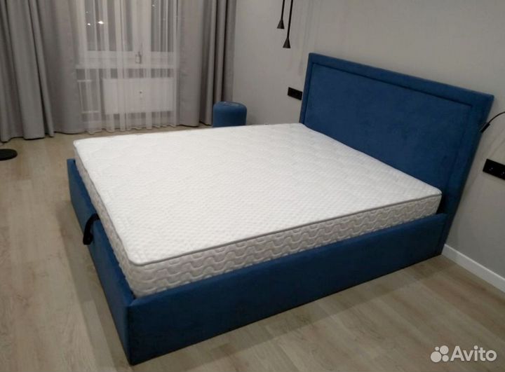 Кровать с мягким изголовьем