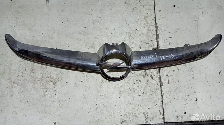 Решетка радиатора Опель Астра J 2012-2015