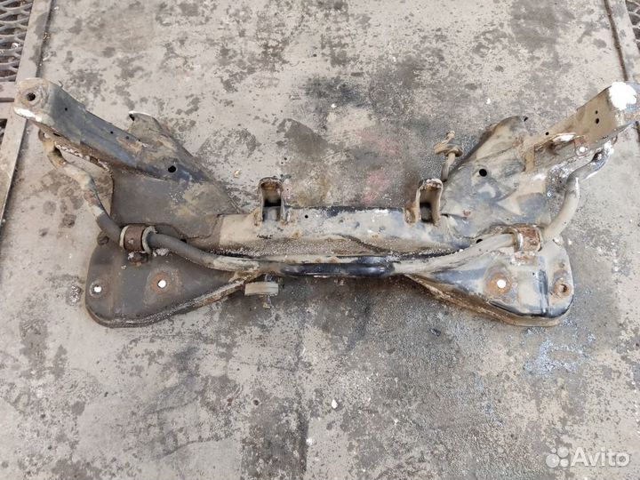 Балка подрамник передняя Mitsubishi Carisma DA