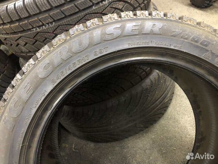 Bridgestone Ice Cruiser 7000 245/45 R17 99T