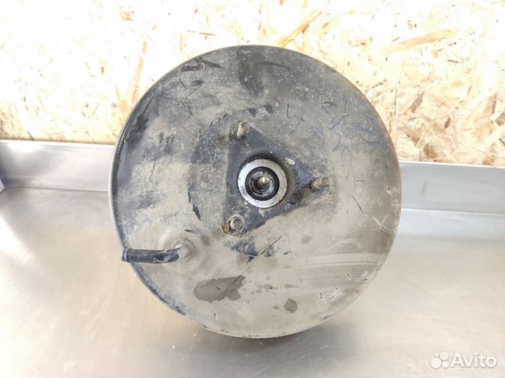 Усилитель тормозов вакуумный Toyota Corolla e10