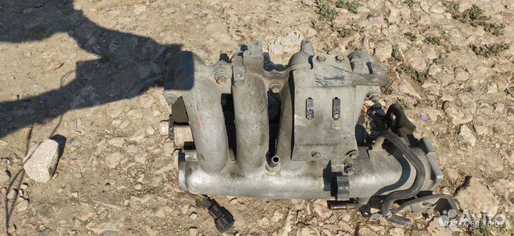 Топливная рампа Ниссан Либерти qr 20