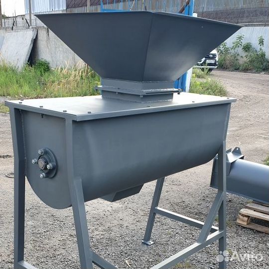 Смеситель кормов горизонтальный