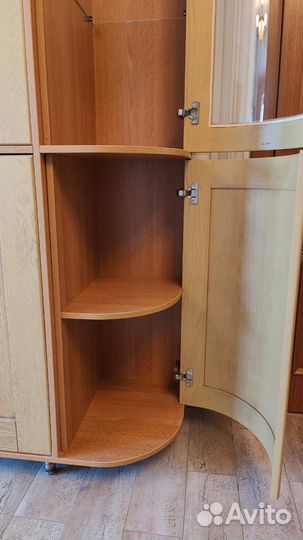 Шкаф витрина