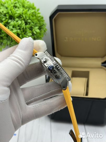 Мужские наручные часы на каучуковом браслете