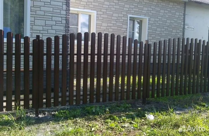 Забор металлический для дома быстро