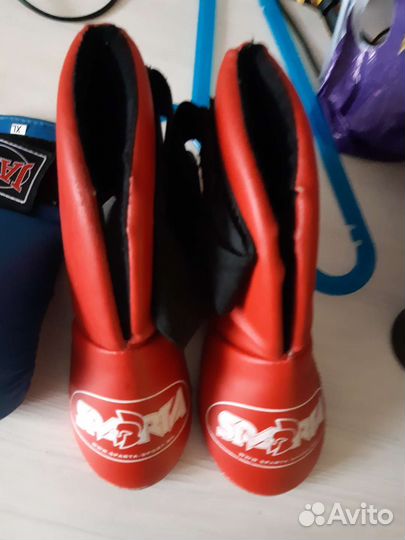 Боксерские перчатки и защита