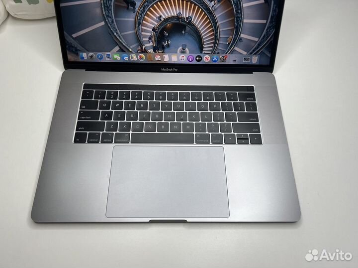 Macbook Pro 15 2017 i7 16gb 512 отличный ди