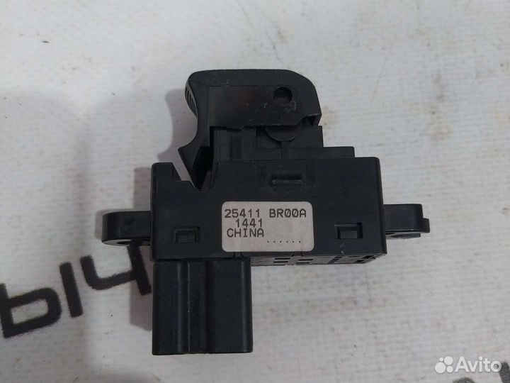 Кнопка стеклоподъёмника задняя Nissan Qashqai J10