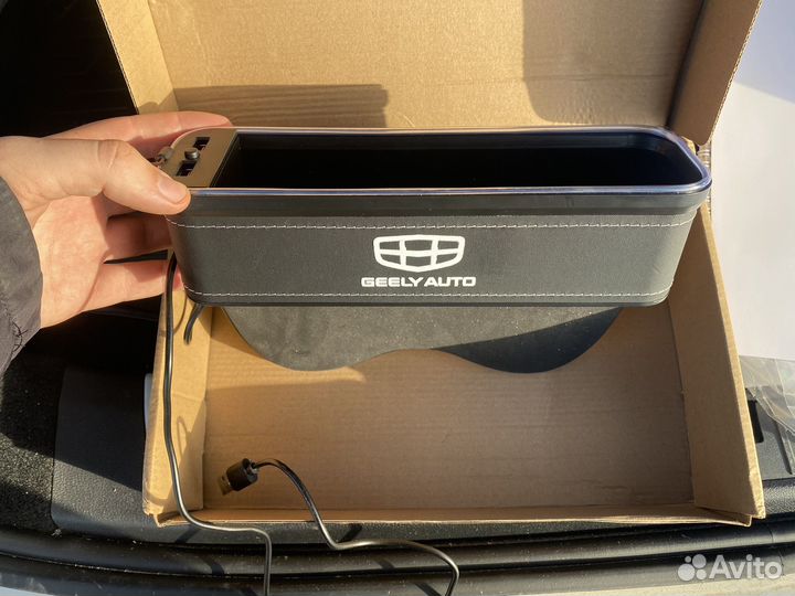 Органайзер в авто Geely