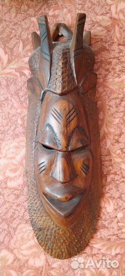 Маска из дерева