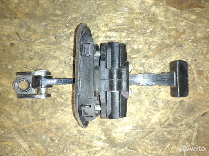 Ограничитель двери Форд Фокус 3