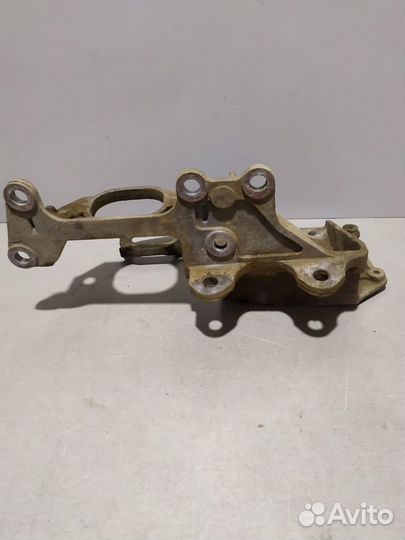 Крепление коробки Nissan Qashqai 2008 2.0 л