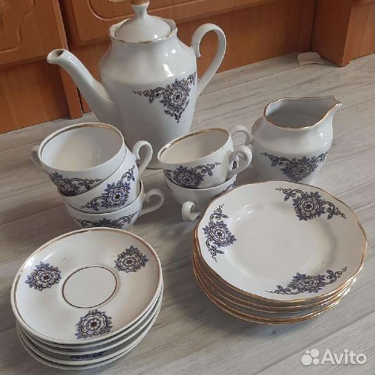 Сервизы чашки блюдца чайники