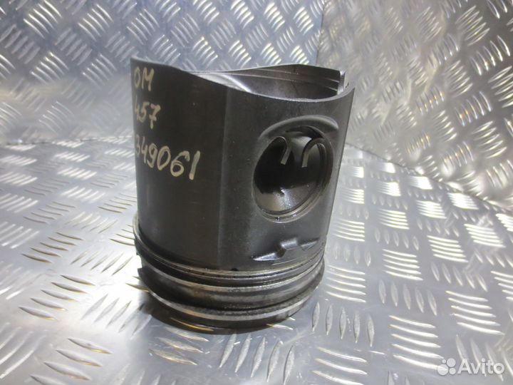 Поршень Mercedes-Benz A4570302537