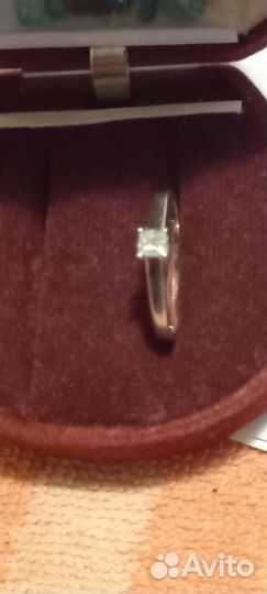 Кольцо с бриллиантом огранки принцеса