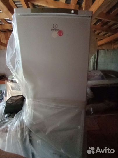 Холодильник indesit