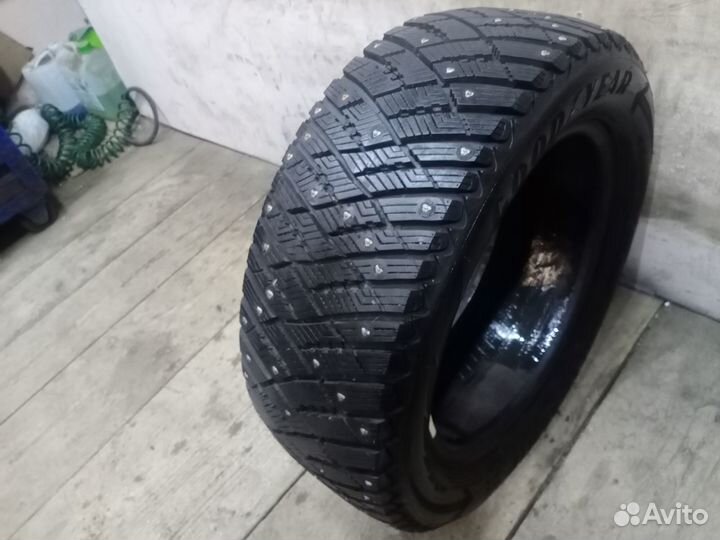 Goodyear Ultragrip Ice Arctic 225/55 R16