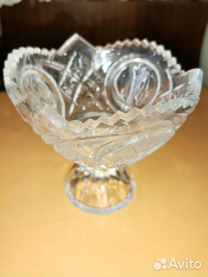 Ваза хрустальная