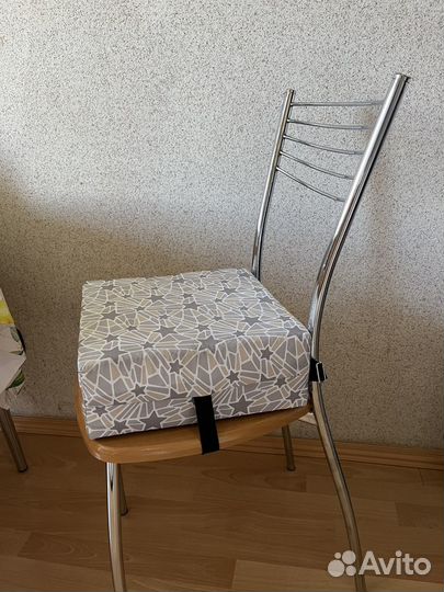 Детский бустер на стул