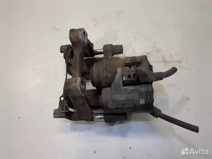 Суппорт правый задний Volkswagen Passat 8 2015