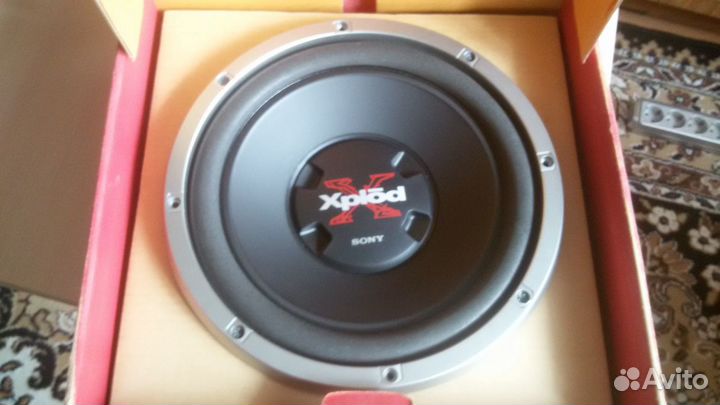 Продам новый саб с коробом