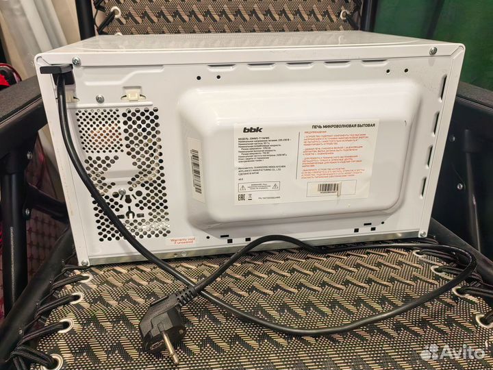 Микроволновая печь BBK 20MWS-711M/WS