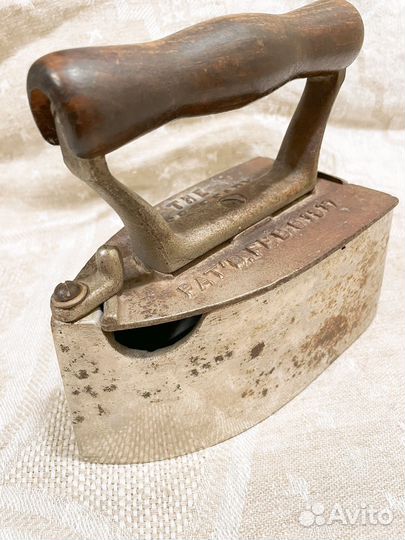 Угольный утюг