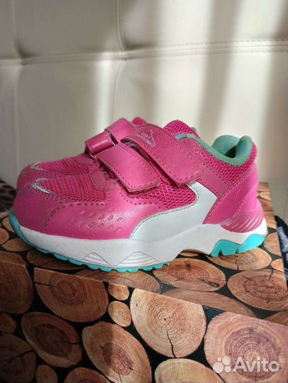 Кроссовки для девочки 23