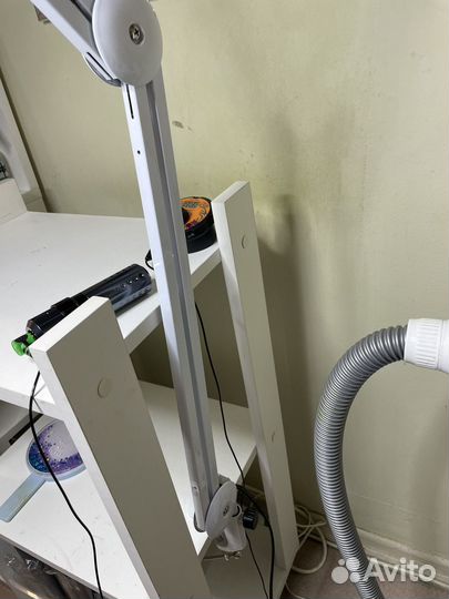 Лампа лупа на струбцине