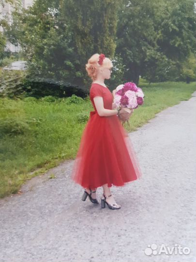 Платье для торжества 38-40 р-р